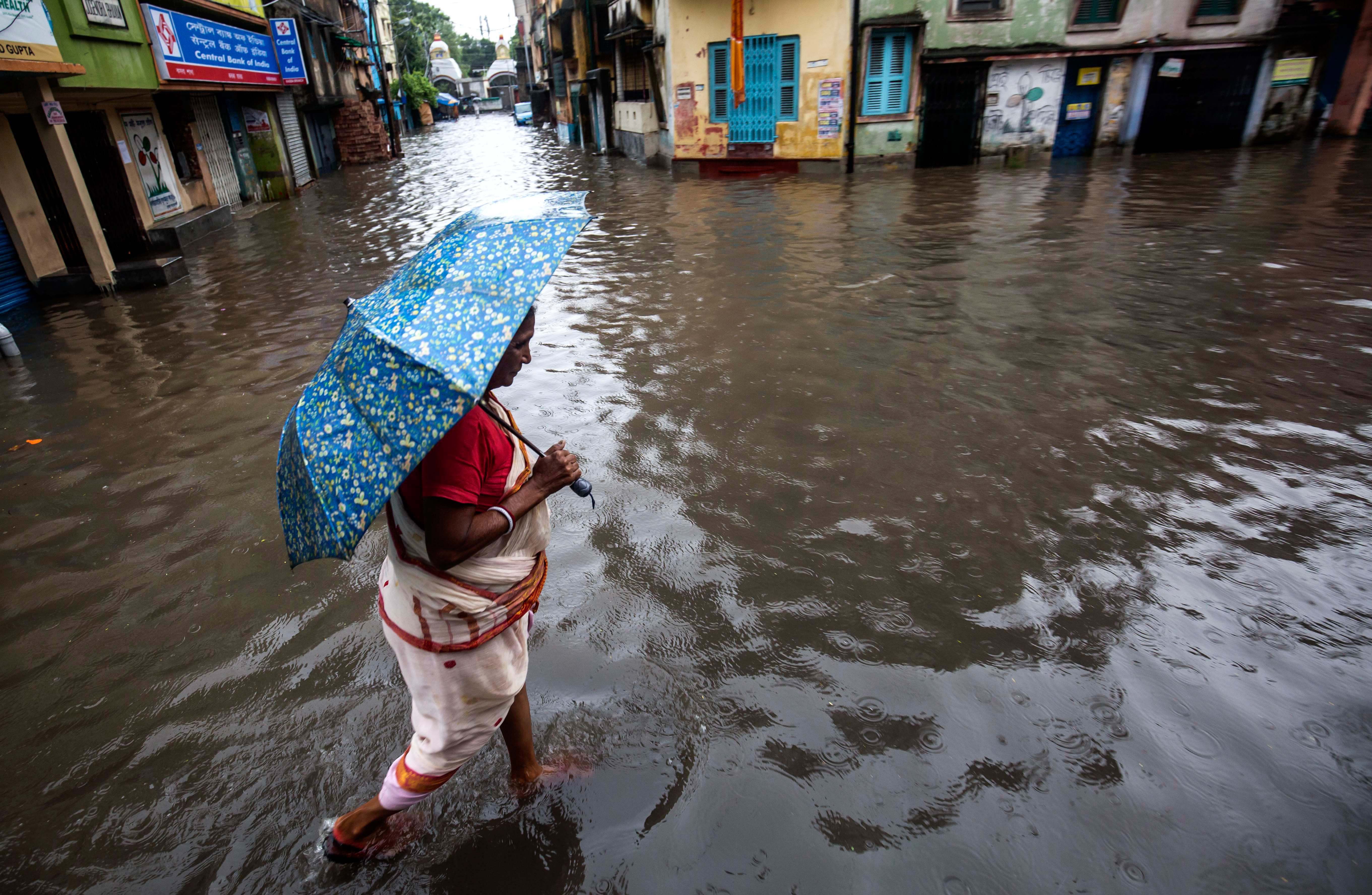 Fuertes lluvias causaron inundaciones y estragos en las últimas 48 horas al oeste de la India.