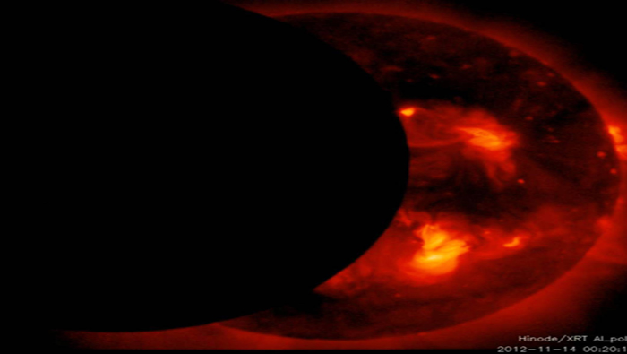 Para los científicos, el evento celestial es una rara oportunidad para probar nuevos instrumentos y observar la evasiva atmósfera externa del sol o corona solar.