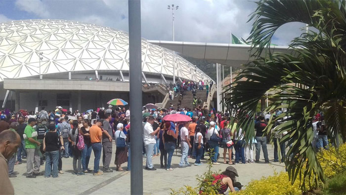 Pese a las amenazas y tensión generada por la oposición, los venezolanos han salido a votar de manera masiva.