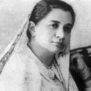 Bhikaiji Cama was from the minority, Parsi community of India. A social worker and a philanthropist, she is known to have unfurled the first Indian National flag at the International Socialist Conference in Stuttgart, Germany in 1907. 