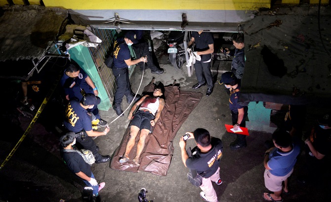 The body of a man police said was killed during a drug-bust operation in Manila, Philippines, August 18, 2016.