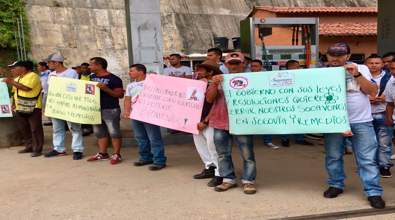 Sector minero artesanal de Segovia y Remedios lleva 35 días de paro y protestas pacíficas.
