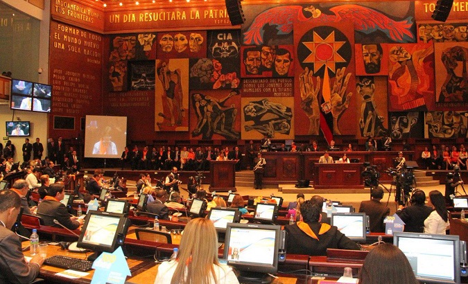 The National Assembly begins discussions of the law against femicides in Ecuador.