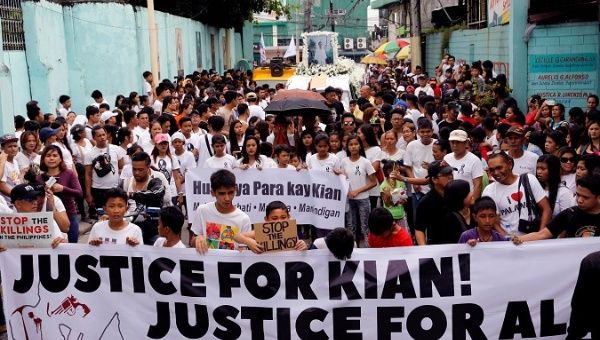 Mourners display a streamer during a funeral march for Kian delos Santos in Caloocan, Metro Manila, Philippines, on August 26, 2017.