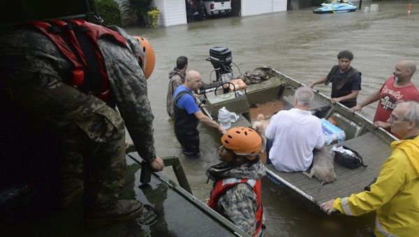 Miles de personas han quedado sin hogar en la ciudad de Houston a causa de las inundaciones provocadas por el paso de la tormenta Harvey.