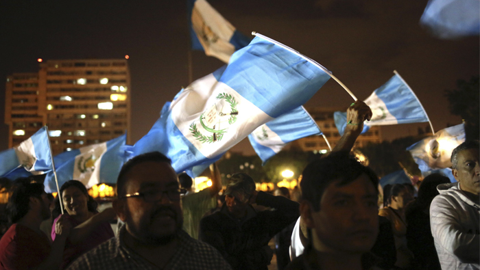 Guatemaltecos expresan su rechazo al Gobierno de Jimmy Morales.