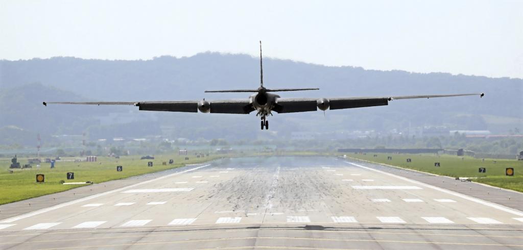 Un ultraligero aterriza en base aérea estadounidense en Corea del Sur.