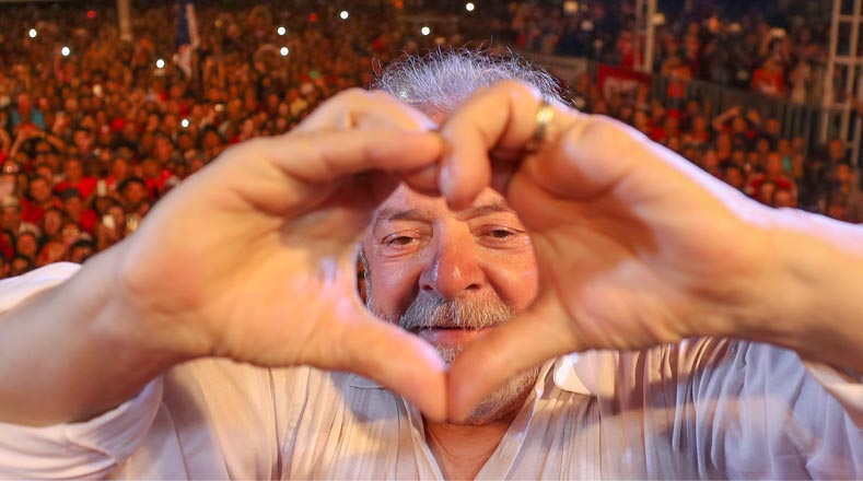 Hasta el momento no se ha confirmado si Lula será candidato para las elecciones presidenciales de 2018, tras haber sido condenado en primera instancia a nueve años y medio de prisión por una supuesta corrupción y lavado de dinero, que ha sido catalogada por organizaciones sociales como persecución política.