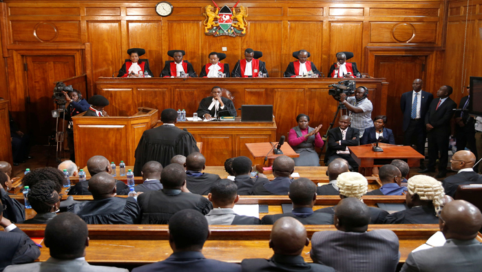 Cinco de los siete jueces que conforman el tribunal aprobaron la decisión de anular los resultados.