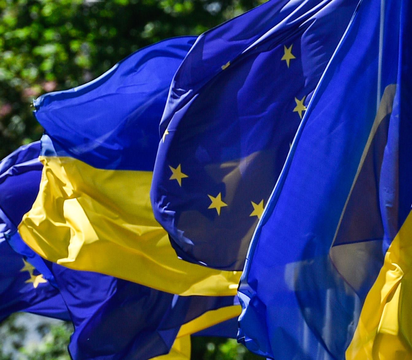 El Acuerdo de Asociación entre Ucrania y la UE no estipula ayuda financiera ni otorga a los ucranianos el derecho de vivir en espacio comunitario.