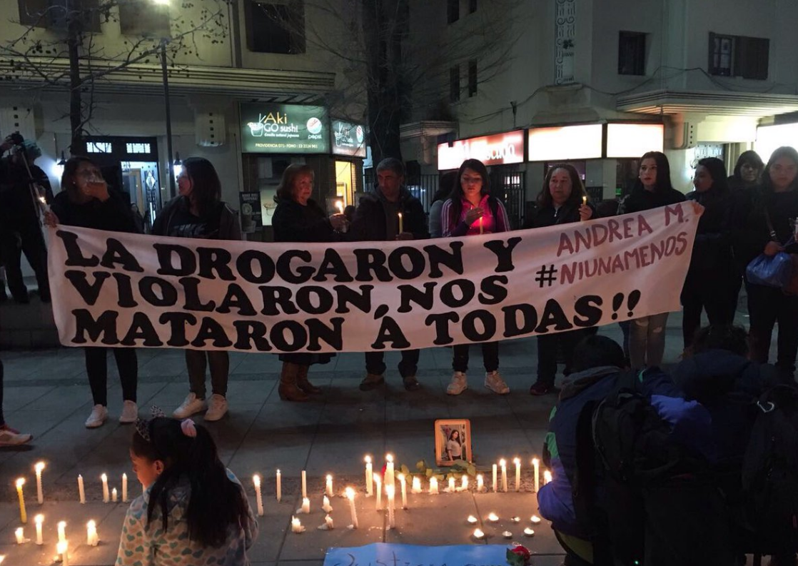 Mujeres y hombres llenaron de luces las calles del centro de la capital y exigieron justicia para evitar futuras víctimas de feminicidio.