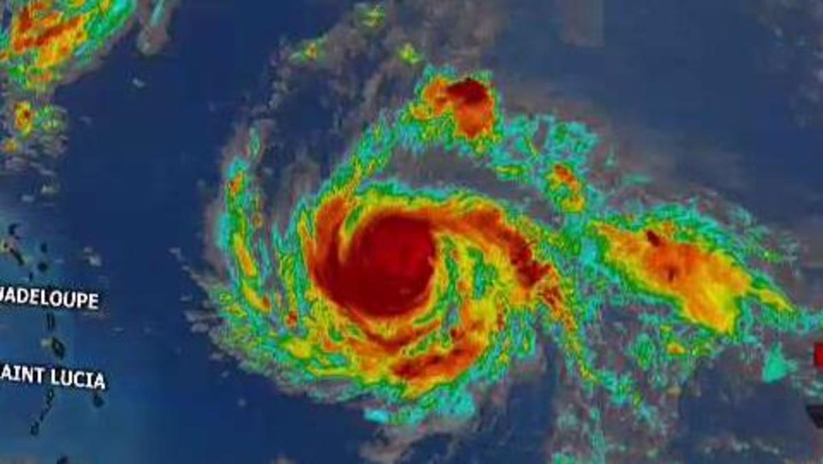 Irma presenta vientos sostenidos de 185 kilómetros por hora y se prevé que toque Puerto Rico este lunes en la noche.