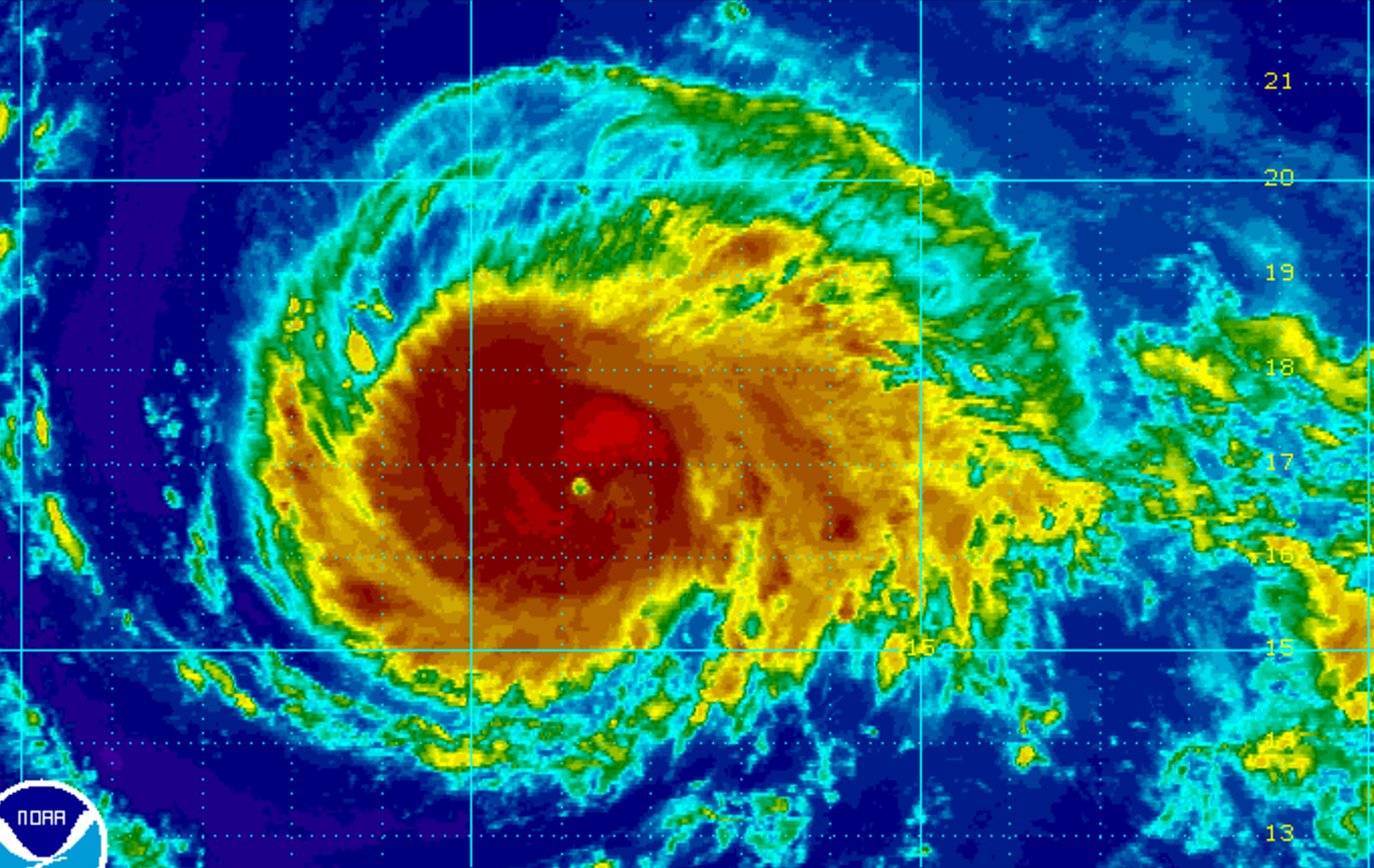 Irma paso a categoría 4 y continúa su desplazamiento sobre el Atlántico.