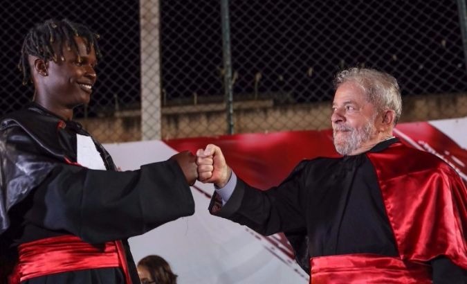 Lula presides over commencement ceremony at the University for International Integration of the Afro-Brazilian Lusophony during the Caravan of Hope.