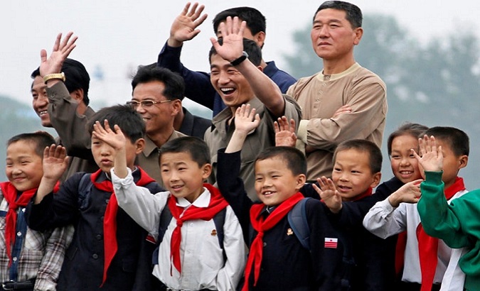 Children from the DPRK waving.