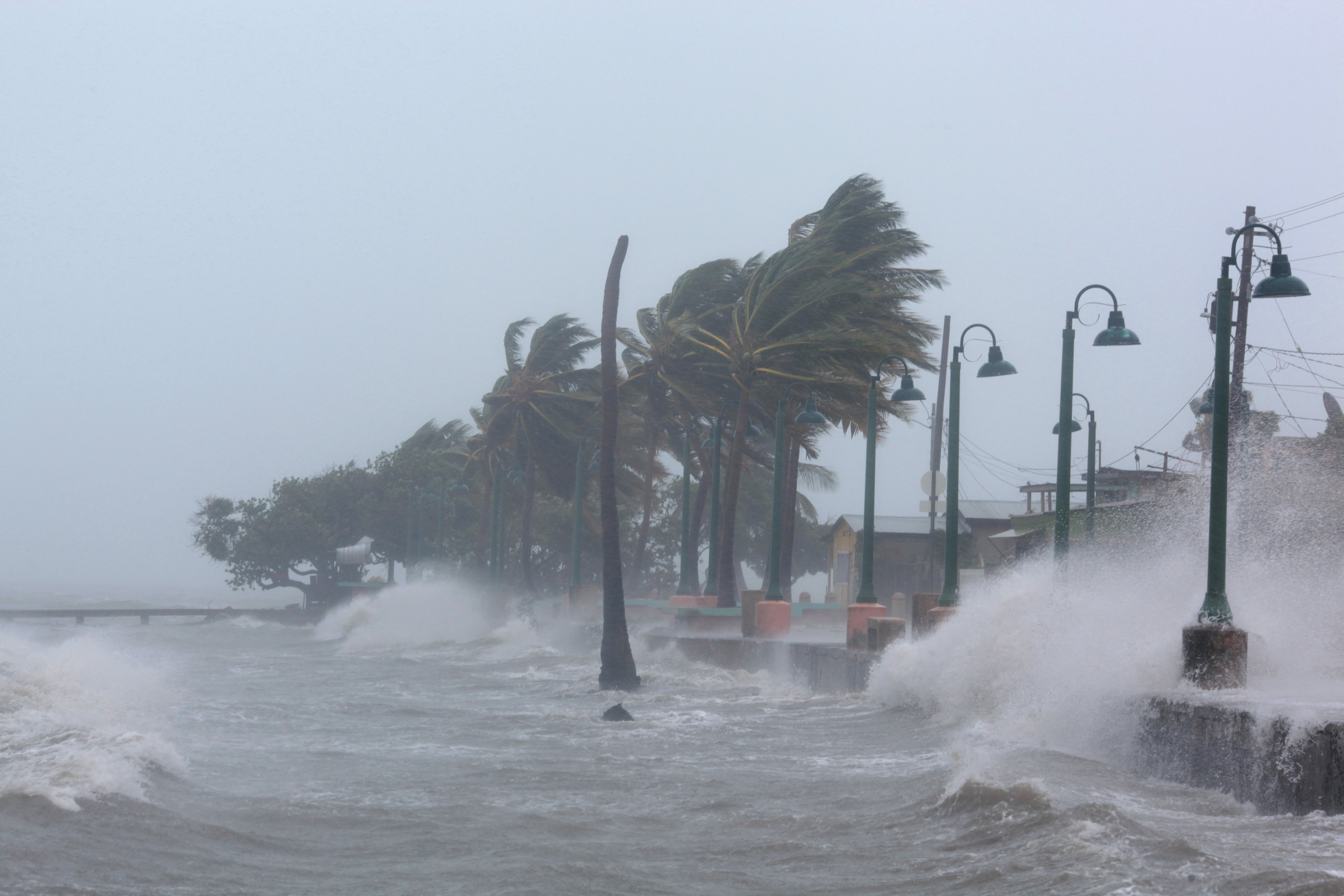 Irma es calificado como potencialmente catastrófico y es el cuarto de la temporada ciclónica en el Atlántico.
