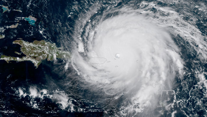 Autoridades de Protección Civil reforzaron las medidas ante la inminente llegada del huracán a la isla.