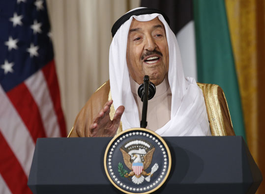 El emir de Kuwait, Sabah Al Ahmad, aseguró que cumplirá las demandas que sus vecinos del Golfo le plantearon.