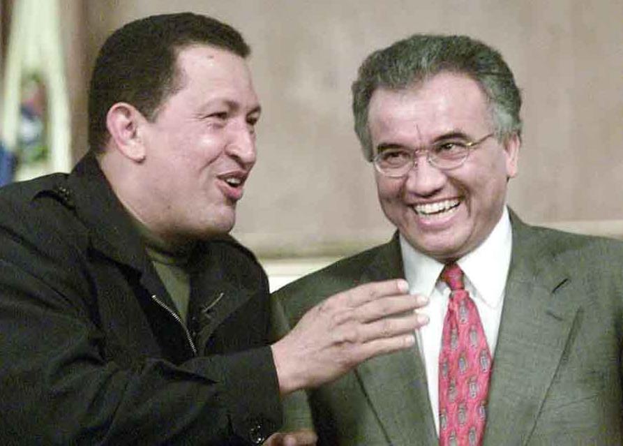 El presidente Chávez en 2010 le hizo entrega de la Orden Libertador Post-Mortem a William Lara.