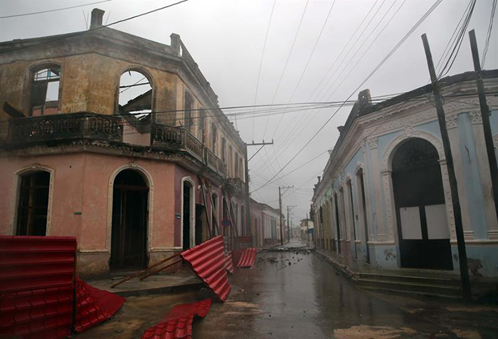 El centro de Cuba amaneció con los estragos causados por los vientos huracanados, de entre 160 y 190 kilómetros por hora.