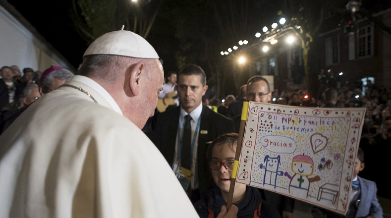 El papa Francisco se reunió con niños en Medellin