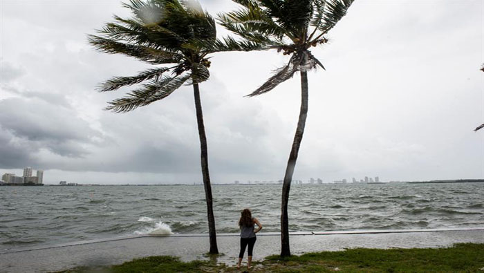 El NHC advierte que el huracán llegará con marejadas a Naples y Marco Island, al suroeste de Florida.