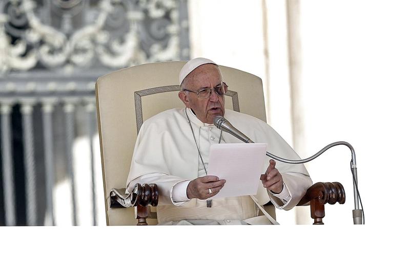 El papa expresó que con su visita pudo “contemplar los deseos de paz y vida de los niños colombianos