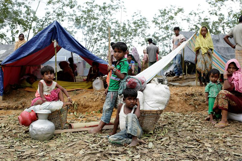 Según una nueva estimación, la cifra de rohingyás que se desplazaron a Bangladés es de 400.000 refugiados.