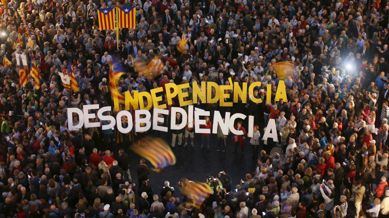 En días recientes, cientos de miles de personas salieron a las calles para exigir la celebración del referendo independentista, algo que rechaza el Gobierno central de Madrid y los principales partidos del país.