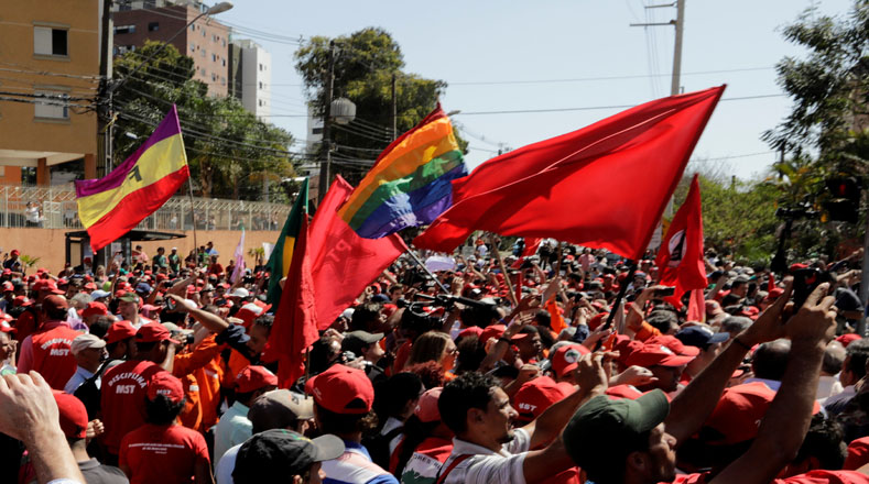 El Frente Brasil Popular convocó a los brasileños a participar en actividades para solidarizarse con Lula y para repudiar la persecución política en su contra