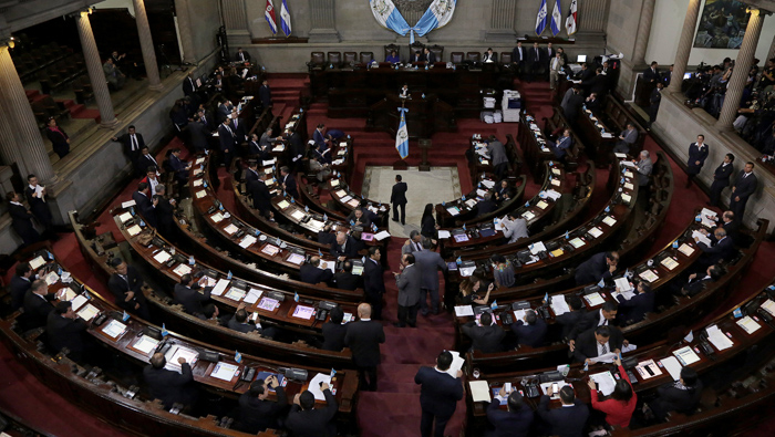 El Congreso de Guatemala aprobó por sorpresa una reforma al Código Penal que exime de culpa a los secretarios generales de los partidos en caso de financiación ilícita.