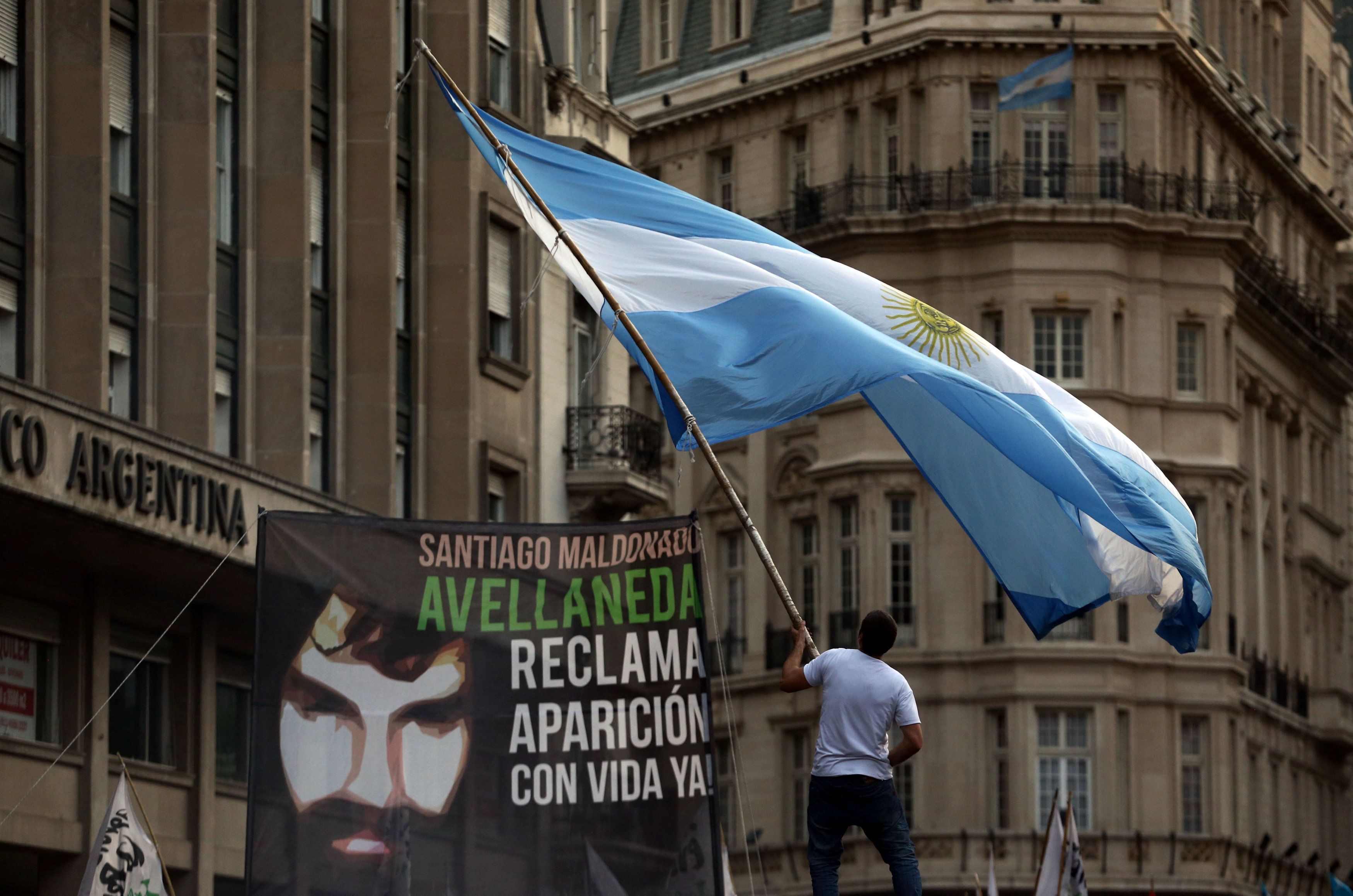 ¿Es el reclamo por la aparición de Santiago Maldonado una campaña contra el Gobierno de Macri o un llamado al respeto de los DD.HH.?