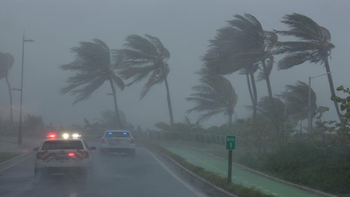 El huracán adquirió la categoría tres en su paso por el Caribe y se espera que aumente su clasificación con el paso de las horas.
