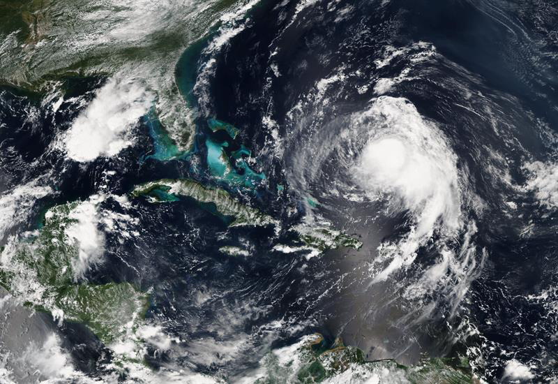 Según los meteorólogos, está previsto que María pase por la isla puertorriqueña este miércoles.
