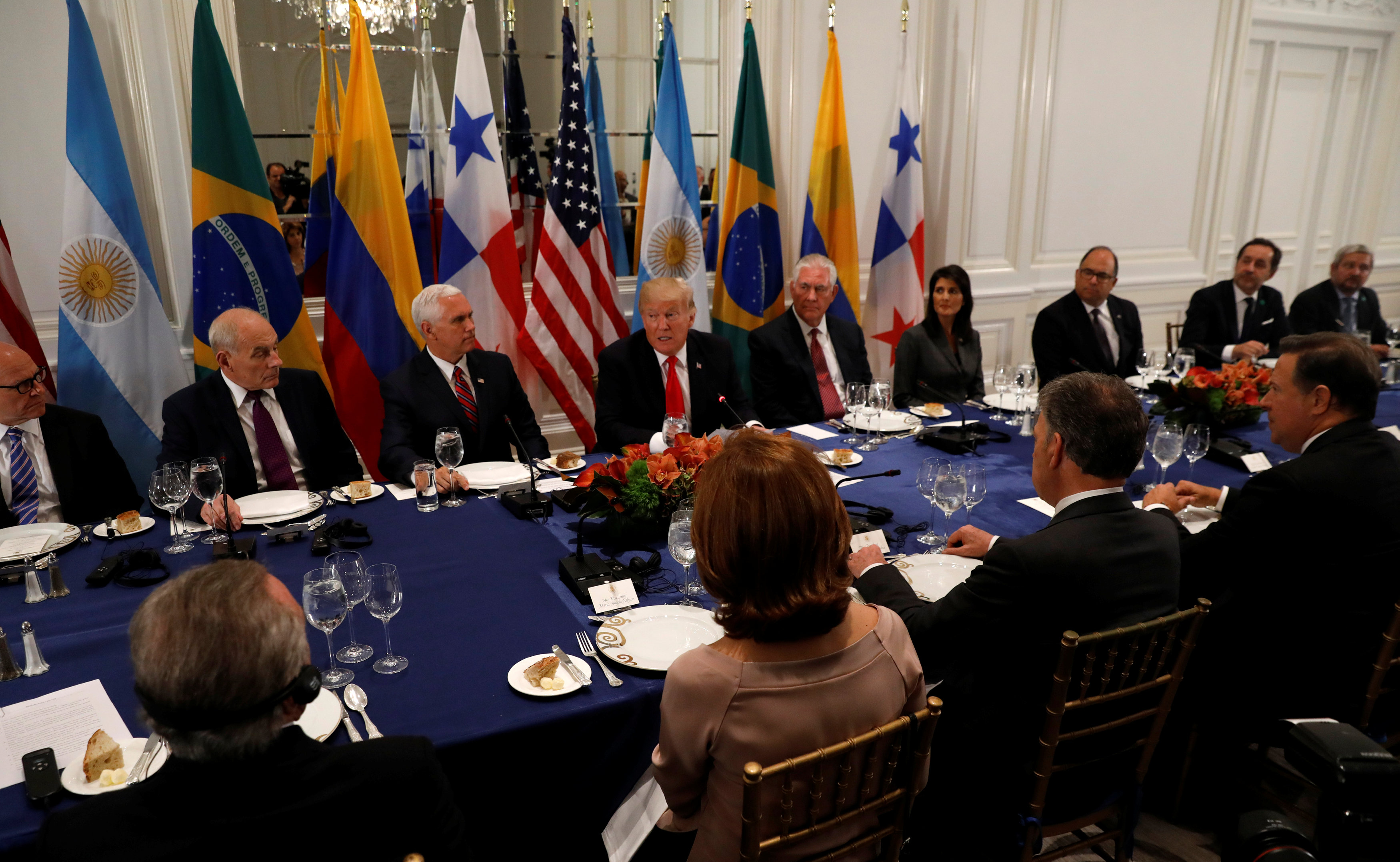 Donald Trump reunido junto a presidentes y representantes de Argentina, Colombia, Brasil y Panamá.