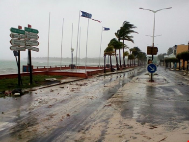 Según las autoridades locales, este podría ser el peor huracán del que se tenga registro en la isla, por lo que pidieron a los ciudadanos evacuar las zonas inundables.