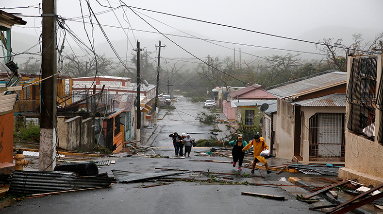 El Centro Nacional de Huracanes (CNH) de EE.UU. estimó que, minutos antes de salir de Puerto Rico, este huracán tenía vientos de 220 kilómetros por hora y se desplazaba rumbo noroeste a una velocidad de 19 km/h.