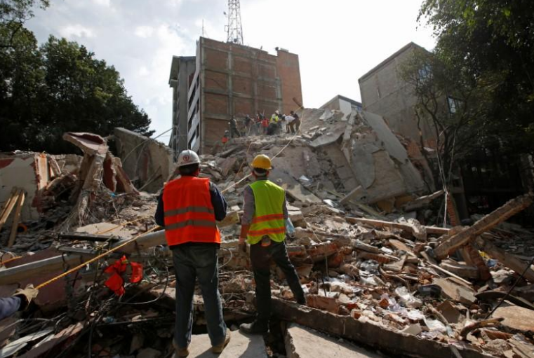 Decenas de estructuras, entre edificios de departamentos y oficinas, iglesias y colegios, colapsaron o resultaron seriamente dañados.