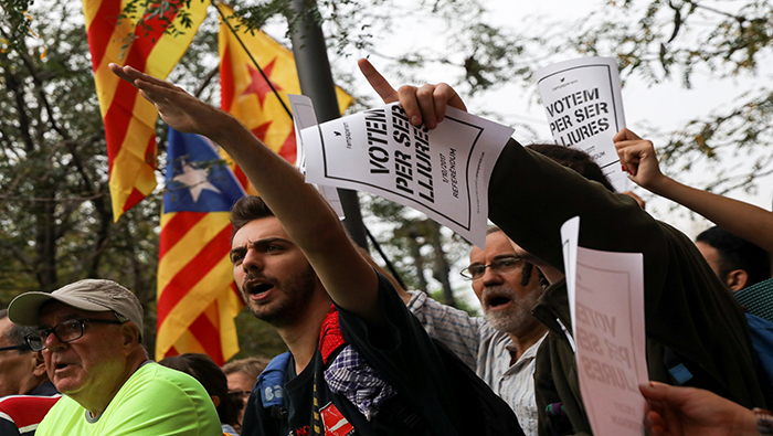 Las manifestaciones favorables al referendo han sido denunciadas por la Fiscalía española.