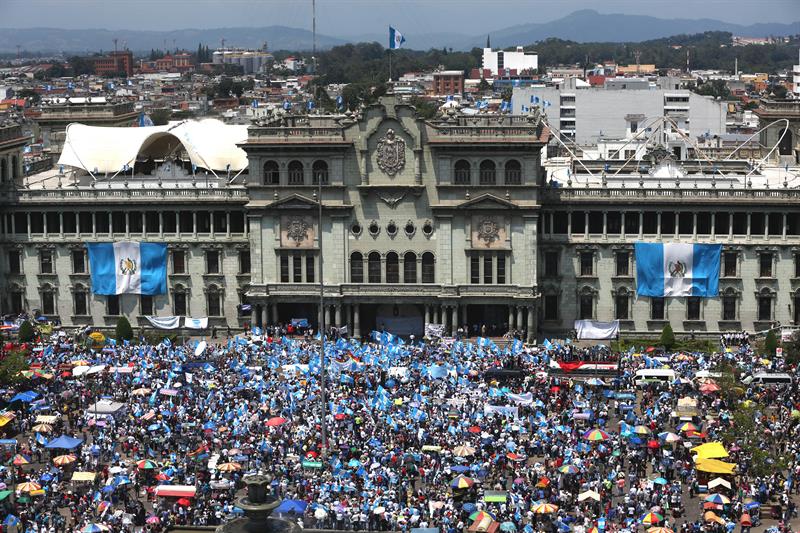 Los diputados quisieron reformar los artículos 50 y 51 de la Constitución de Guatemala.