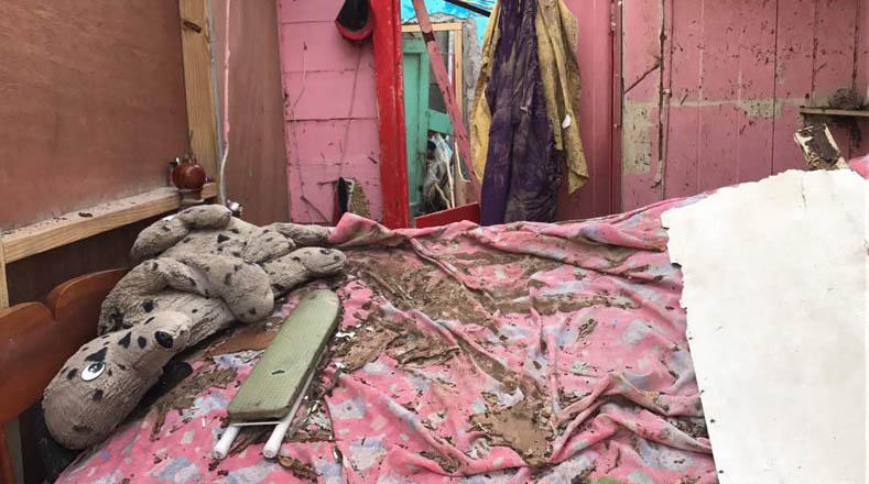 "Yo pensé que iba a morir, estaba allí orando", declaró una mujer que perdió casi todas sus pertenencias, incluida su casa, entrevistada por teleSUR.