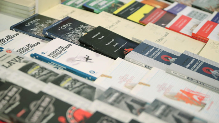 Vista de algunos libros durante la presentación de la cuarta edición del Festival Internacional de Literatura en Uruguay.