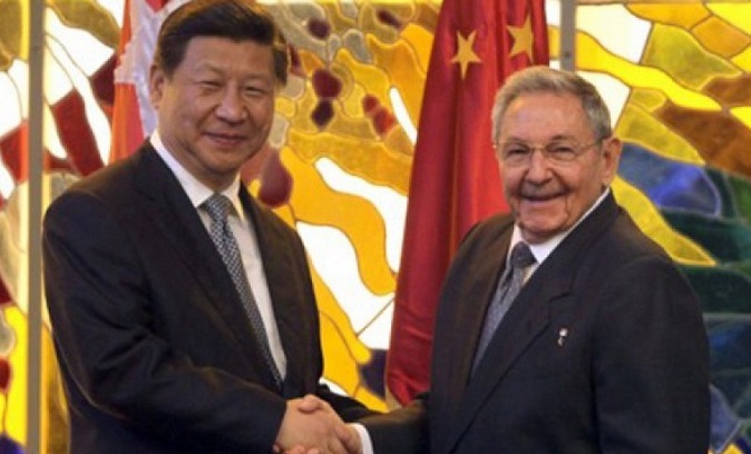 Cuba's President Raul Castro (R) shakes hands with China's President Xi Jinping.
