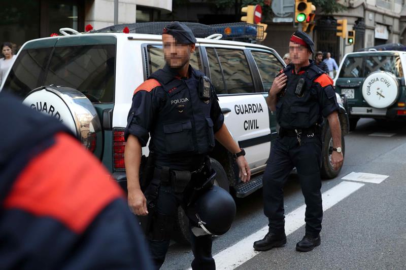 Los Mossos d'Esquadra consideraron que la decisión es una extralimitación de las funciones del Ministerio de Interior español.