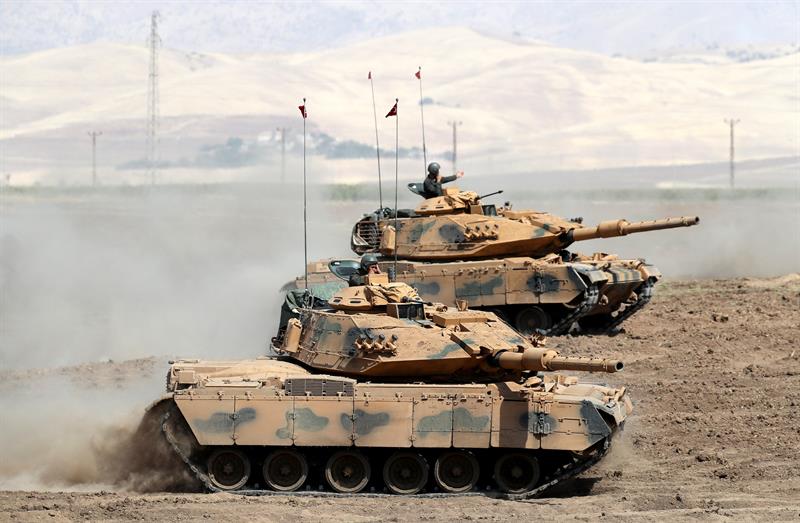 Soldados turcos también participaron en el ejercicio militar que se efectúa en la frontera de Kurdistán.