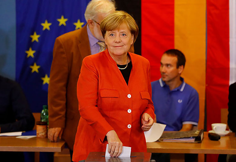 La canciller alemana y líder de la Unión Demócrata Cristiana CDU Angela Merkel votó y su partido figura como victorioso.  