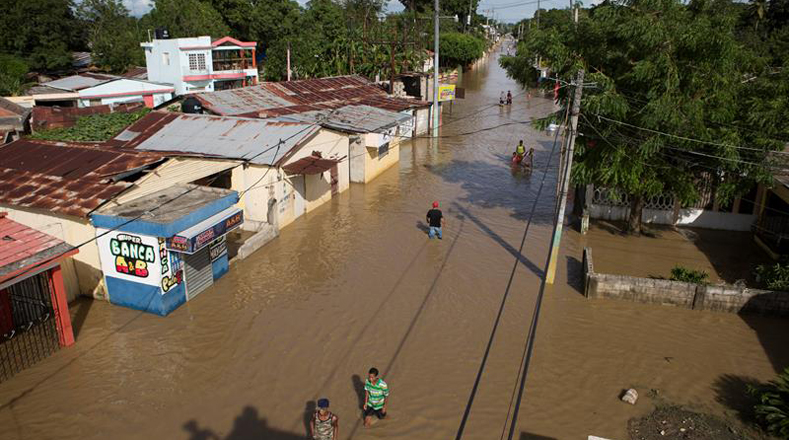 La autoridades de República Dominicana reportaron que el fenómeno destruyó 188 viviendas, afectó 861 y anegó 4.588. Además, unas 941 personas permanecen en albergues oficiales.