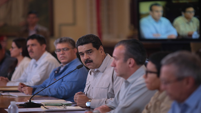 Maduro (c) lo anunció en jornada de trabajo en Miraflores.