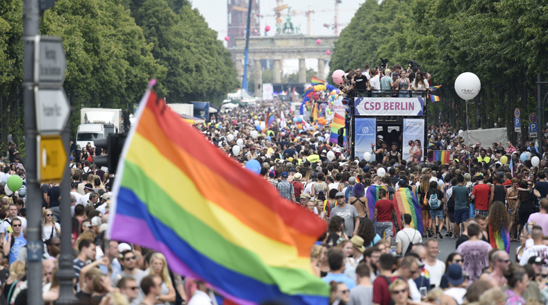 Para el 1 de octubre, se espera la celebración de los primeros casamientos entre lesbianas y homosexuales en diferentes municipalidades de Alemania.