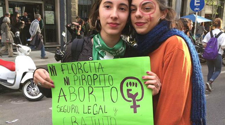 De acuerdo a las mujeres, el objetivo de la despenalización del aborto radica en evitar la muerte de miles de mujeres que realizan la intervención en condiciones totalmente precarias.